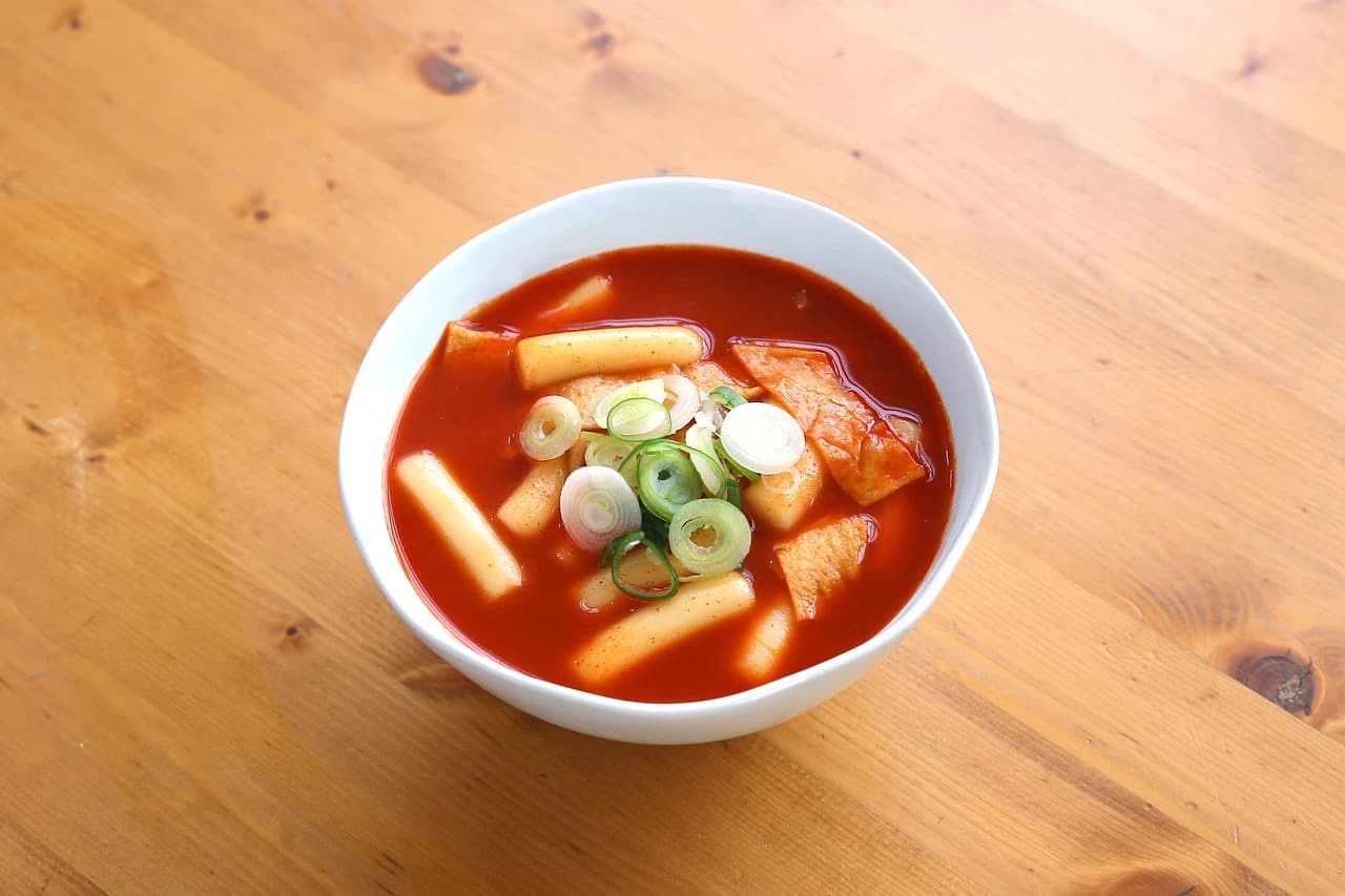 매콤하게 양념된 아구찜 한 접시