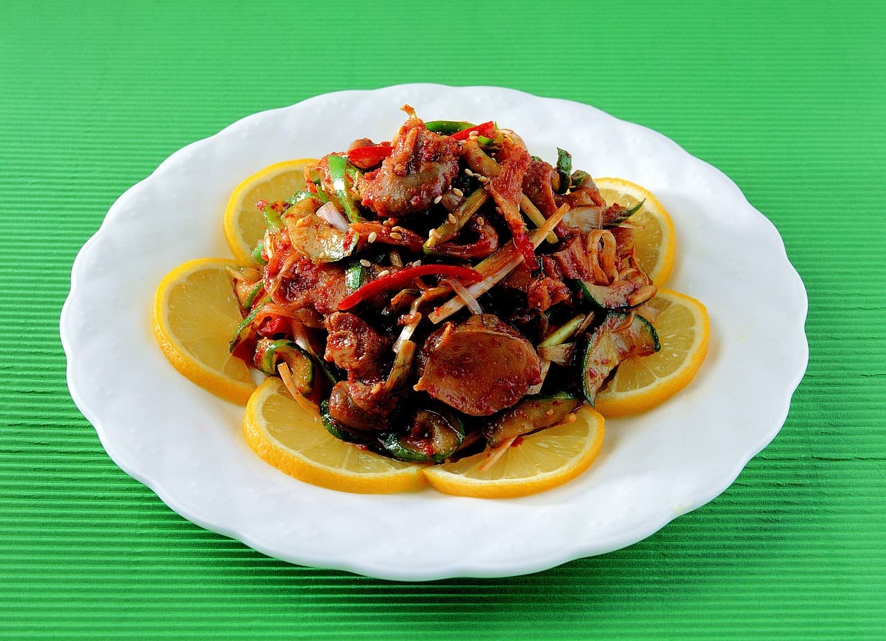 매콤한 양념이 잘 배인 제육볶음